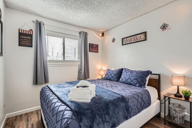 Building Photo - 10968 Jay St