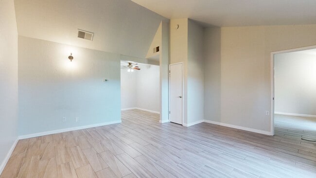 Building Photo - Spacious and Bright 1 Bedroom 1 Bath end unit at Redwood Village!