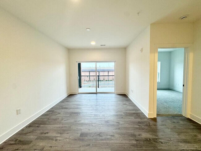 Building Photo - 175 W Black St