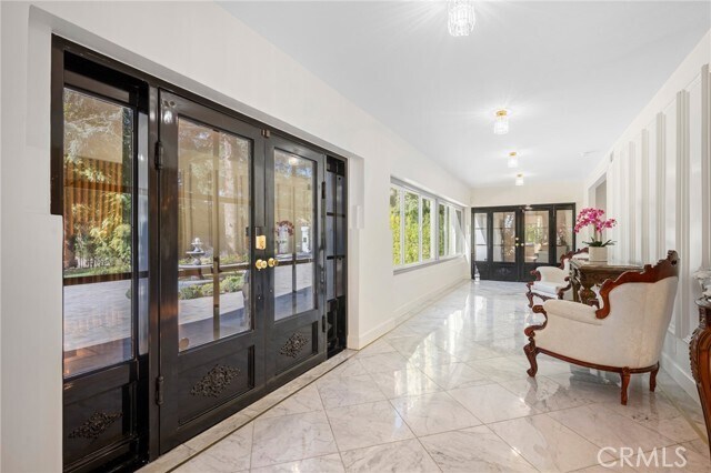 Building Photo - 2065 E Altadena Dr