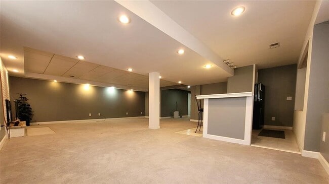 Building Photo - 45 Kenilworth Rd