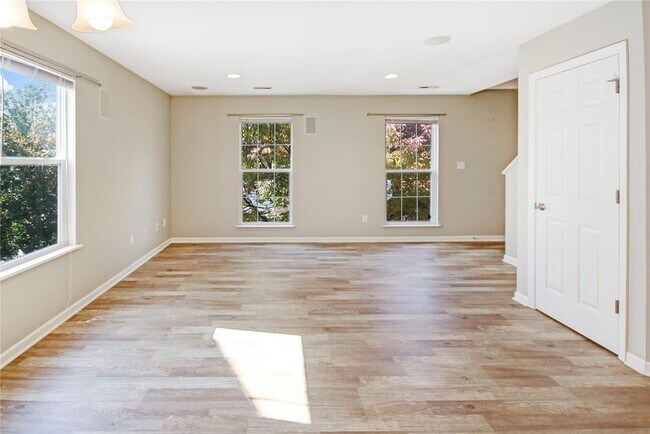 Building Photo - 310 Stonewall Creek Dr