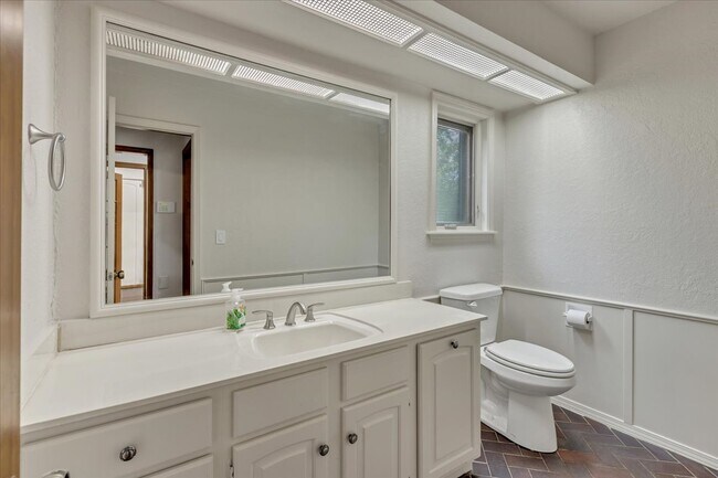 Building Photo - 4075 St Croix Dr