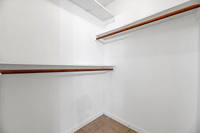 Building Photo - 9842 Pinehurst St