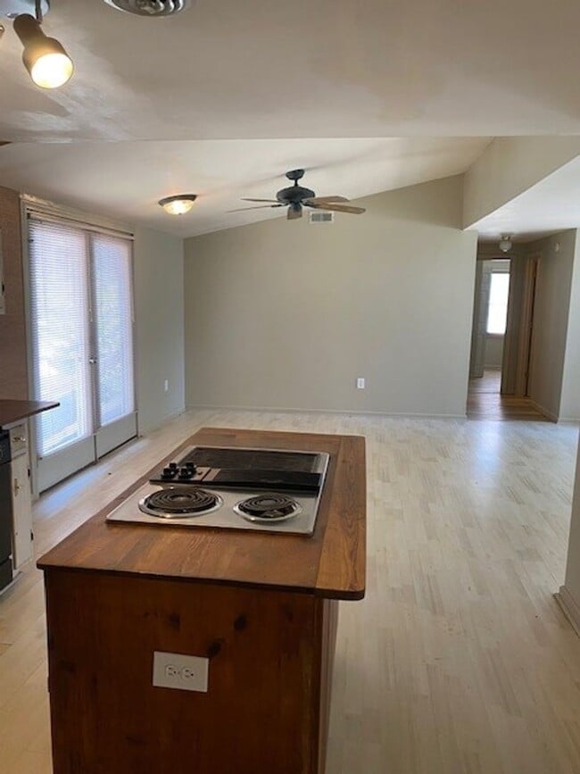 Building Photo - Introducing a charming 3-bedroom, 2-bathroom house located in the desirable Carolina Beach, NC.