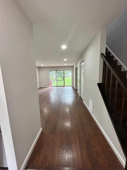 Building Photo - 279 Palombi Ct
