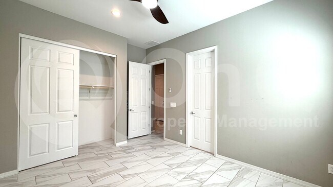 Building Photo - 5530 N 107th Ln