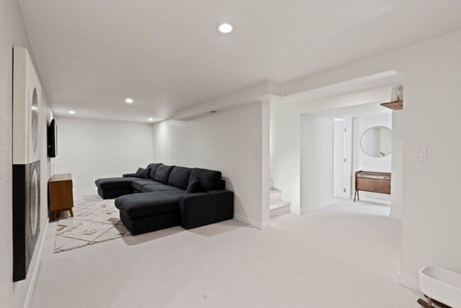 Building Photo - Beautiful Single Family Home!