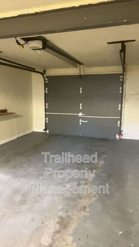 Building Photo - 6109 N Broadway