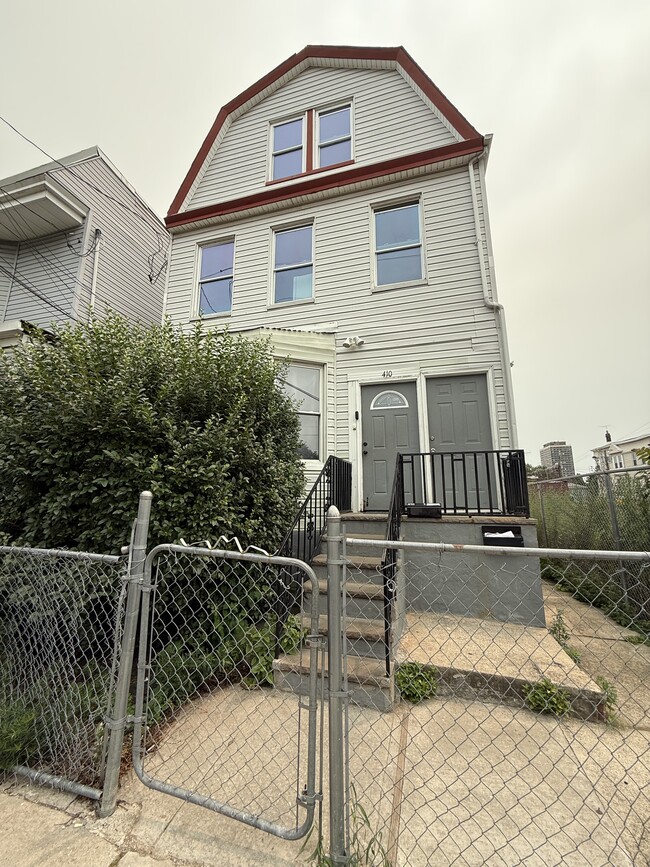 Building Photo - 410 Chadwick Ave