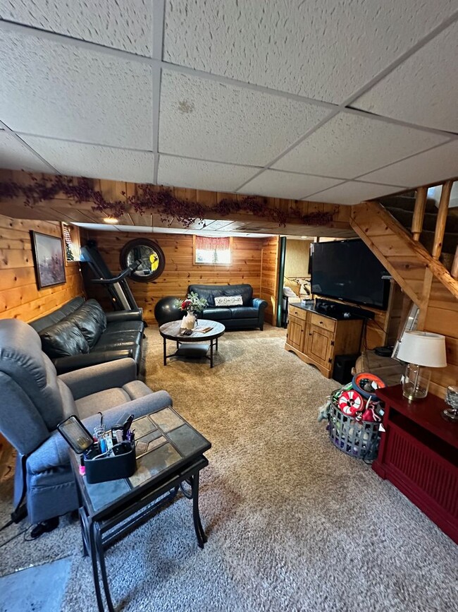 Building Photo - 5 Bedroom 2 1/2 Bath Home w/ Wrap Around P...