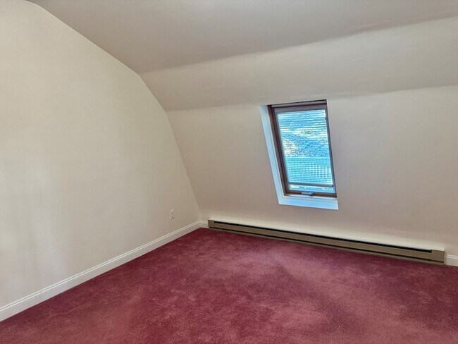 Building Photo - 165 Grove St