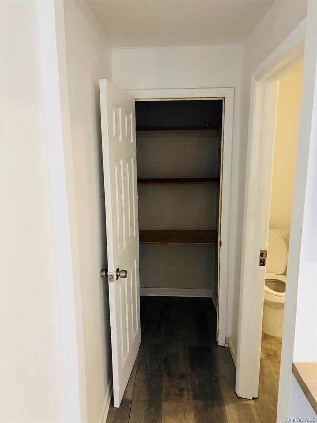 Building Photo - 22-24-24 Jane St