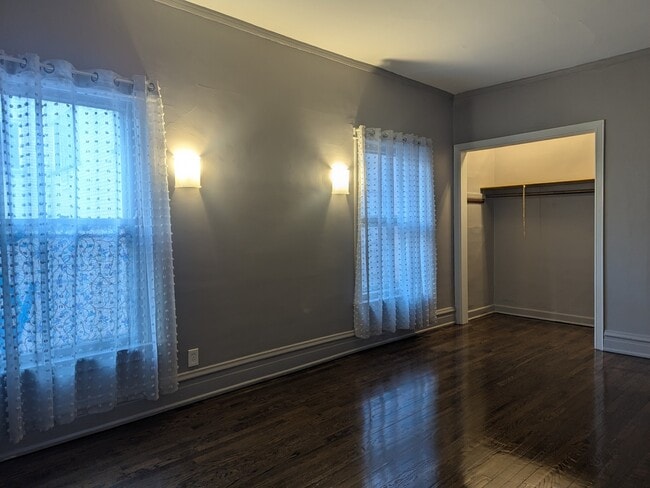 Building Photo - 5630 N Kenmore Ave