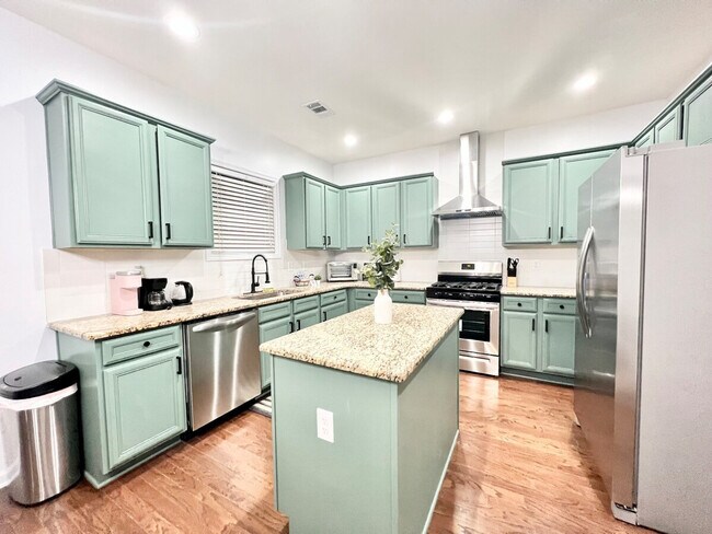 Building Photo - 6066 Barker Landing NE