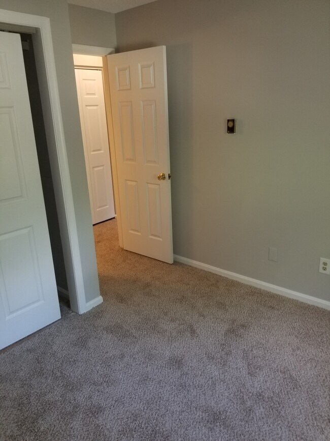 Building Photo - 42 Koncer Dr