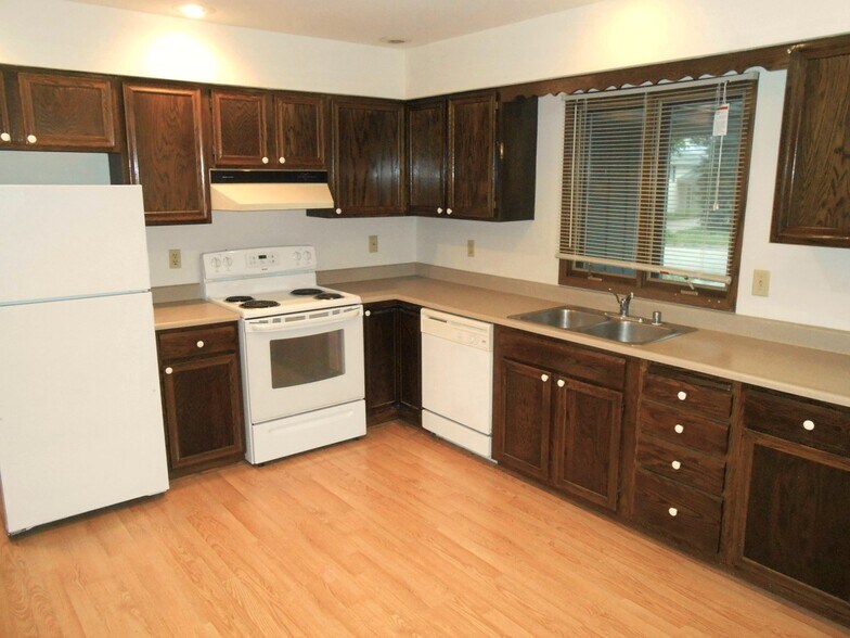 Building Photo - 1701 Elka Ln
