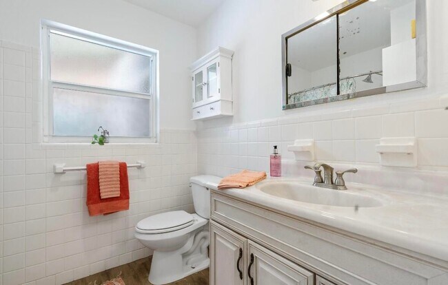 Building Photo - 549 Fairwind Dr