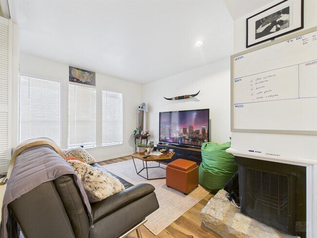 Building Photo - 2529 Rio Grande St