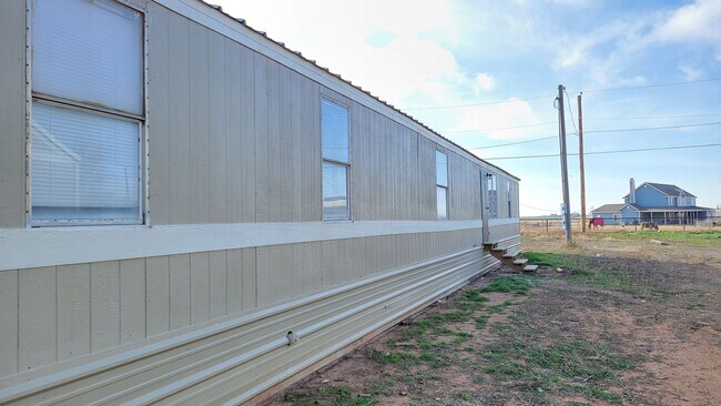 Building Photo - Totally Remodeled! 3/2
