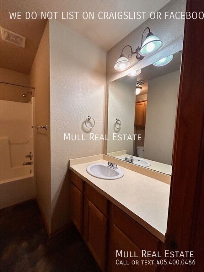 Building Photo - 2828 SE 89th Terrace