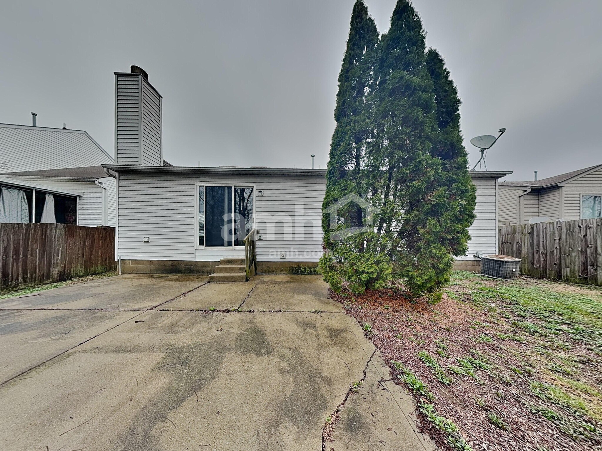 Building Photo - 2855 Southfield Village Dr
