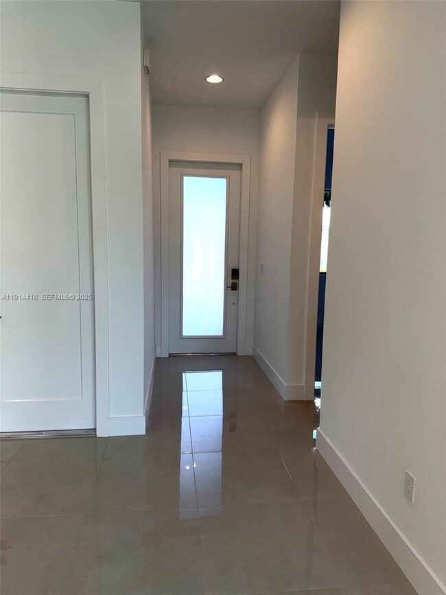 Building Photo - 1438 SW 23rd St