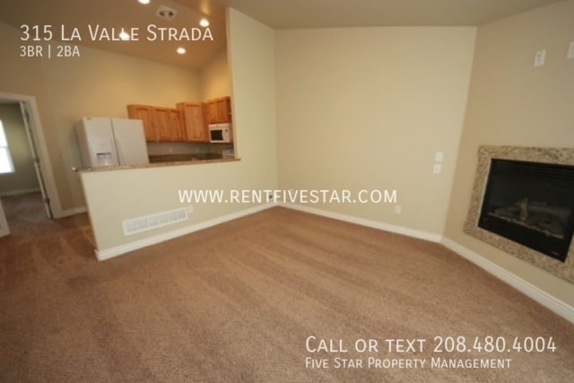 Building Photo - 315 La Valle Strada