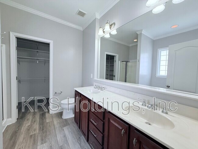 Building Photo - 5810 Spring Glen Lane