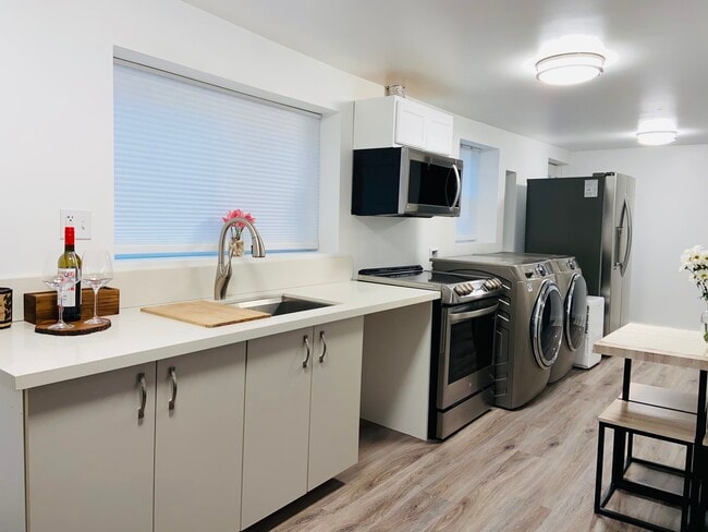 Building Photo - 2440 Wickstrom Pl SW