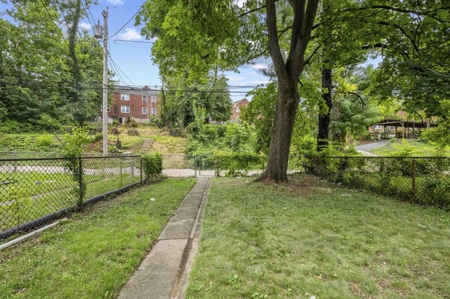 Building Photo - 6151 Chinquapin Pkwy