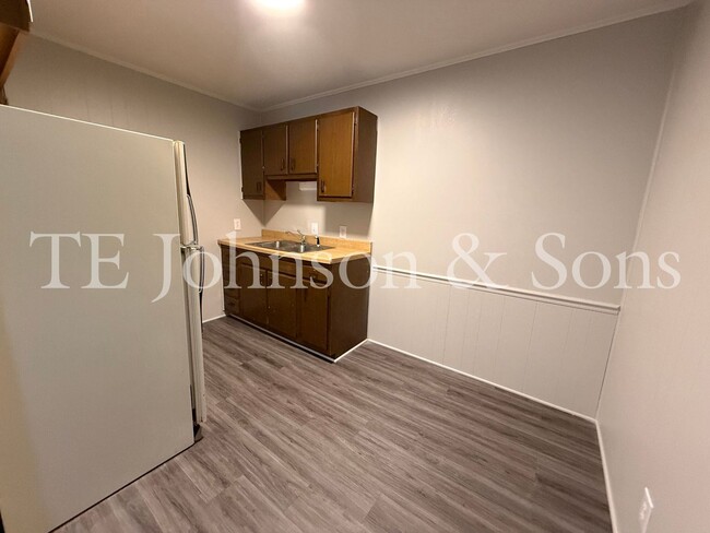 Building Photo - COMFORT, CONVENIENCE AND AFFORDABILITY! Ju...