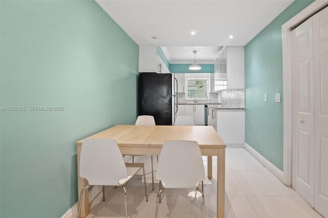 Building Photo - 2200 S Ocean Dr