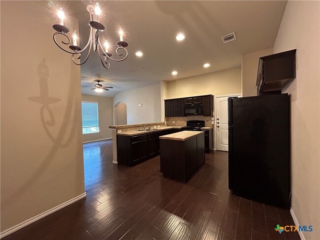 Building Photo - 697 Creekside Cir