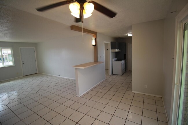 Building Photo - 5725 Waycross Ave