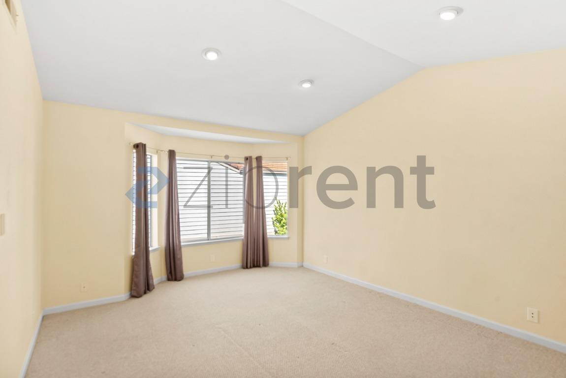 Building Photo - Unit