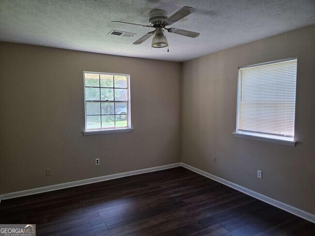 Building Photo - 897 6 Oaks Cir