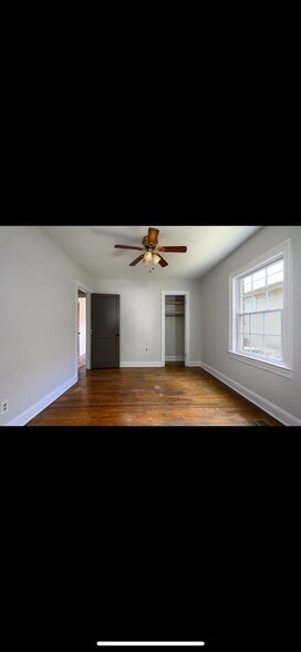 Building Photo - 1131 Kenwood Dr