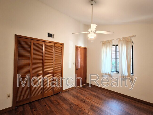 Building Photo - 830 SW 56th Terrace