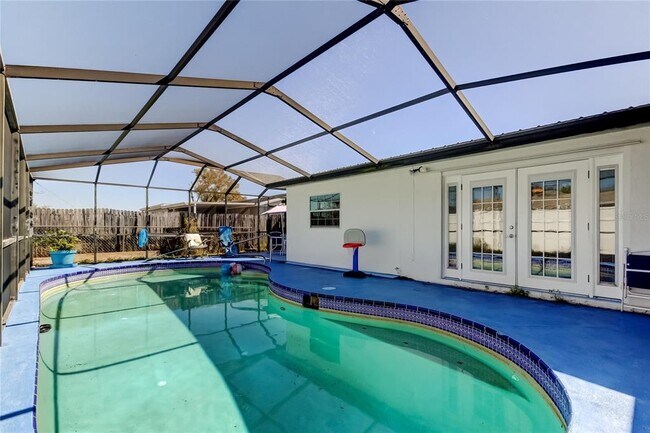 Building Photo - 3041 Huntington Rd