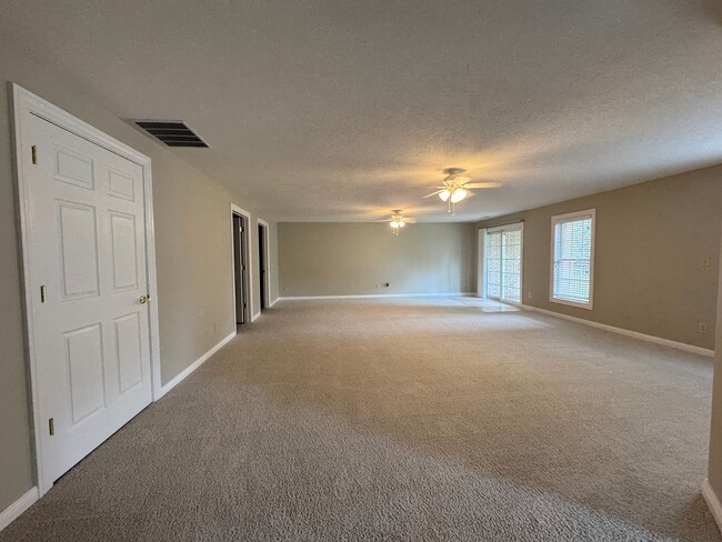 Building Photo - 51 Cambridge Cir