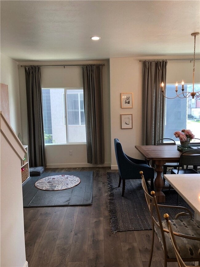 Building Photo - Luxury Bluffdale 4 Bedroom Town Home