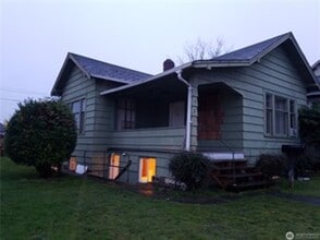 Building Photo - Lower Level Apartment