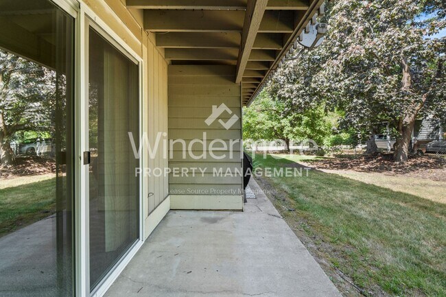 Building Photo - Beautiful and remodeled 1-Bedroom Apartmen...