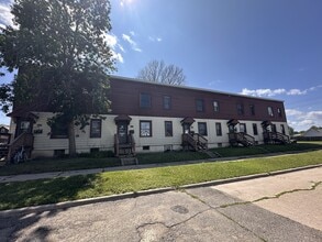 Building Photo - 604 7th St S