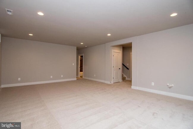 Building Photo - 6928 Regent Ln