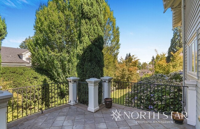 Building Photo - Live in a National Historic Home