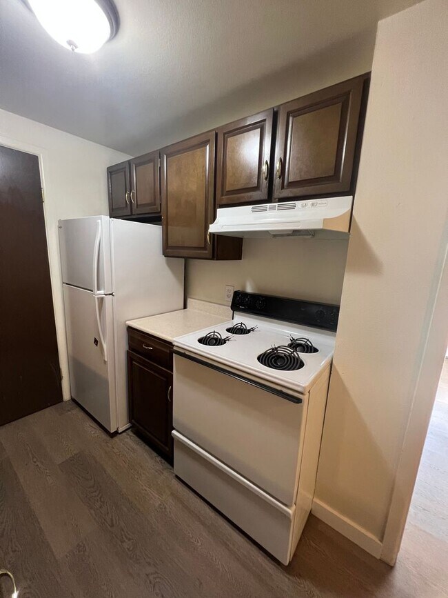 Building Photo - Robertson1001 (KC-JF-NB)