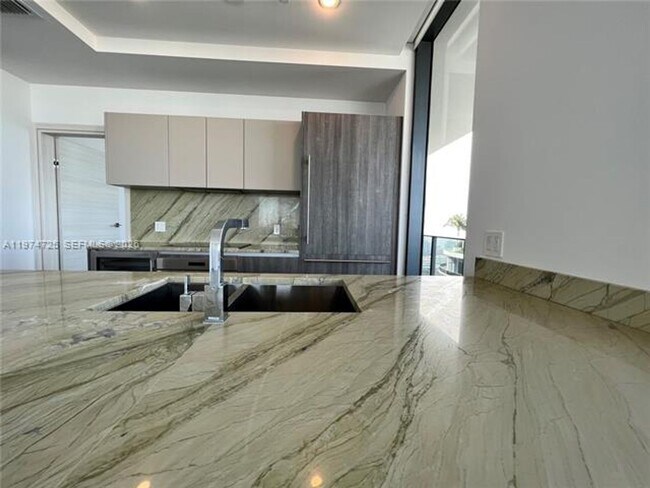 Building Photo - 801 S Miami Ave