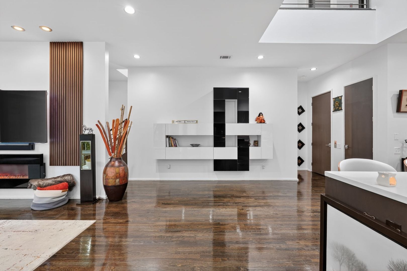 Building Photo - 721 Longleaf Dr NE